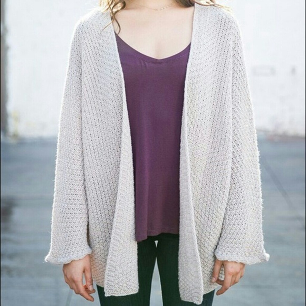 🛍3/$35🛍 Brandy Melville Voltaire Cardigan - Picture 7 of 8